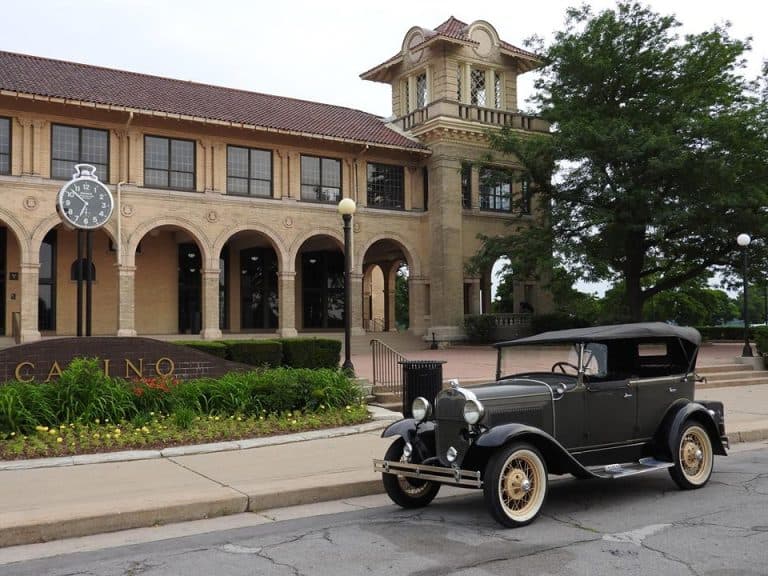 The Most Unique Tour in Detroit: Drive a Vintage Ford Car Through Detroit