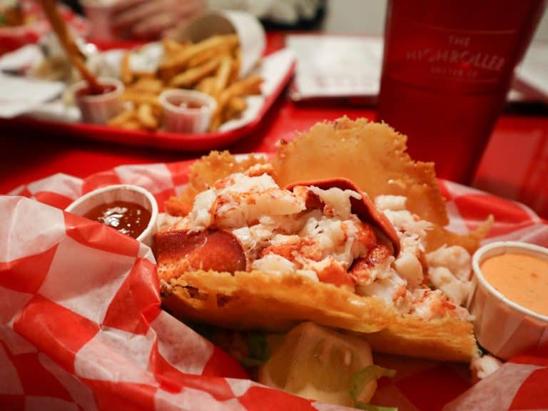 5 Restaurants with Gluten Free Lobster Rolls in Maine