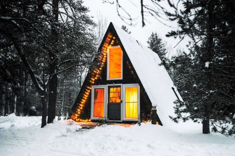 23 Most Romantic Cabins In Michigan (Perfect For A Couples Getaway!)