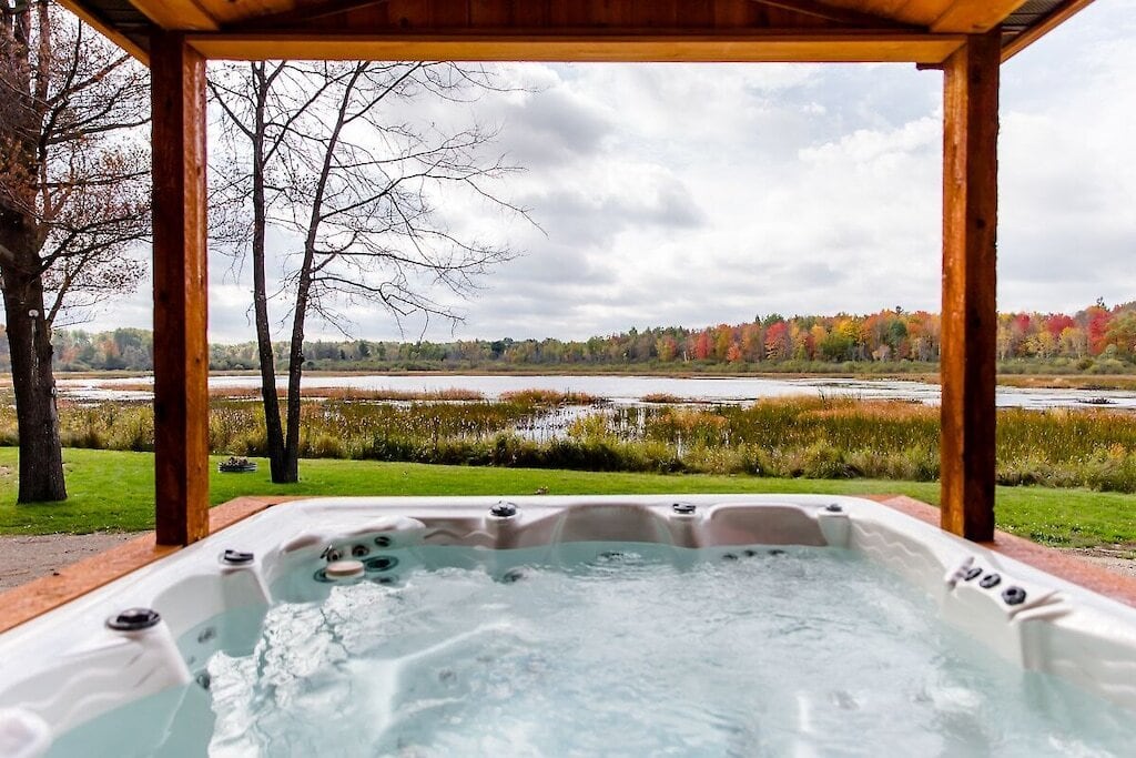 23 Most Romantic Cabins In Michigan Perfect For A Couples Getaway 